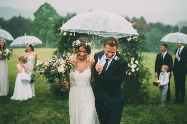 Tips Menggelar Pernikahan Di Musim Hujan